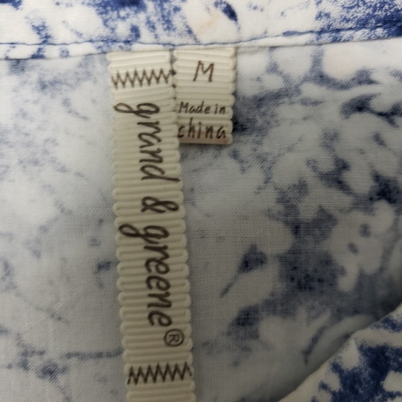 Grand and Green Blouse - Picture 5 of 5